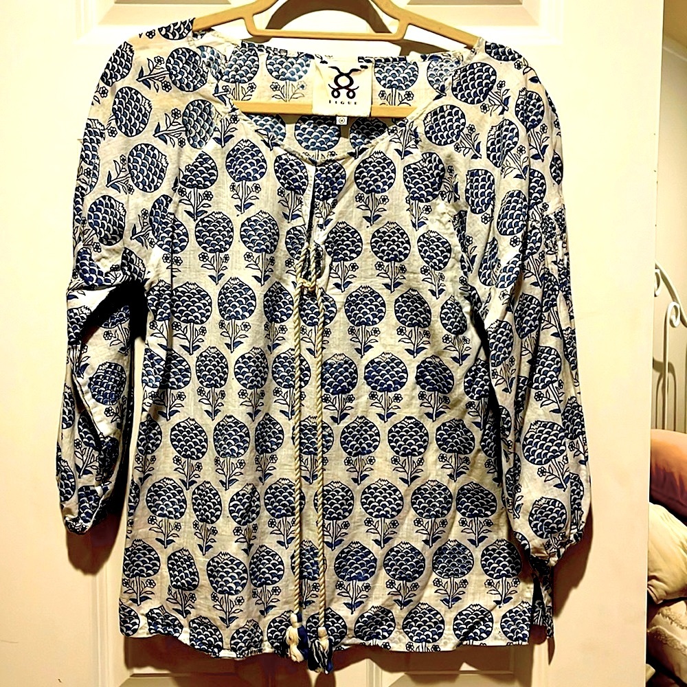Women's Blue Floral Tie-Front Blouse - Unknown Brand